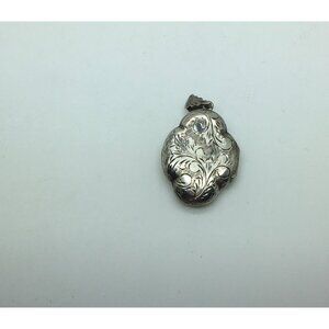 Victorian Edwardian Sterling Silver Locket Pendant Scalloped Oval Mappins